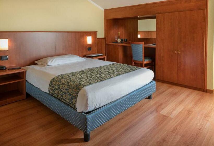 اتاق استاندارد با بالکن, Postumia