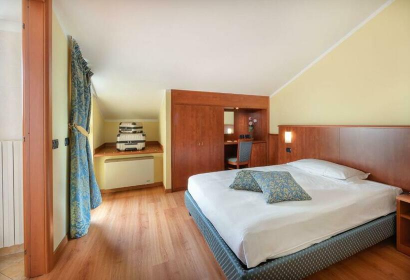 اتاق استاندارد با بالکن, Postumia