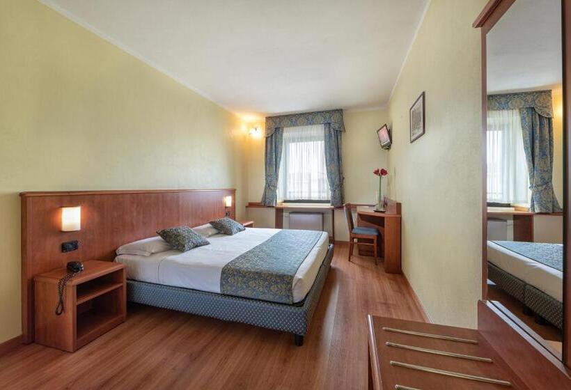 اتاق اکونومی, Postumia