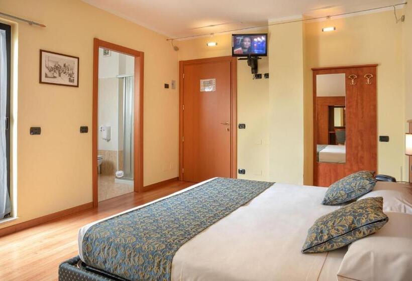 اتاق استاندارد با بالکن, Postumia