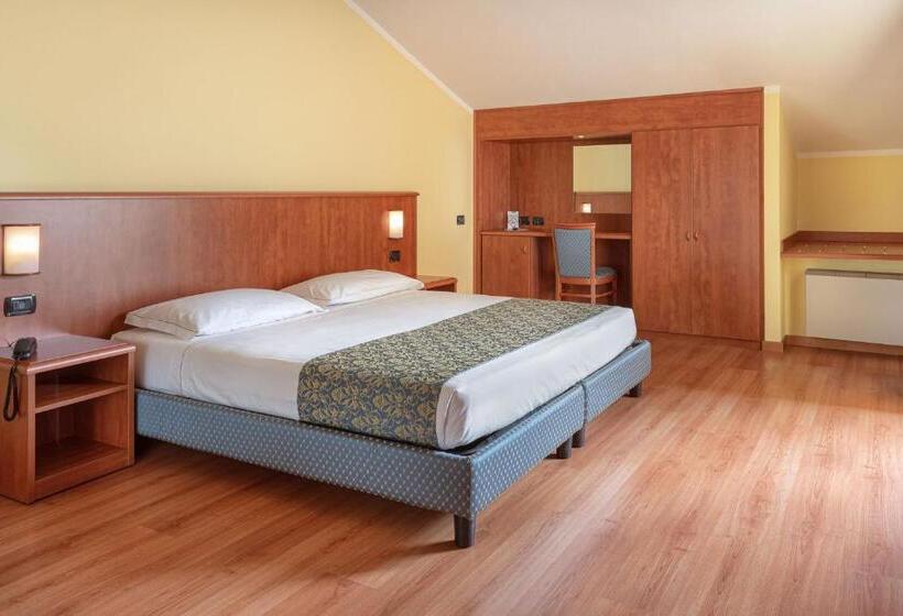 اتاق استاندارد با بالکن, Postumia