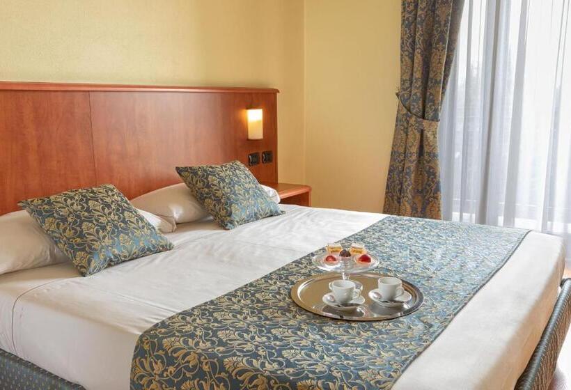 اتاق استاندارد با بالکن, Postumia