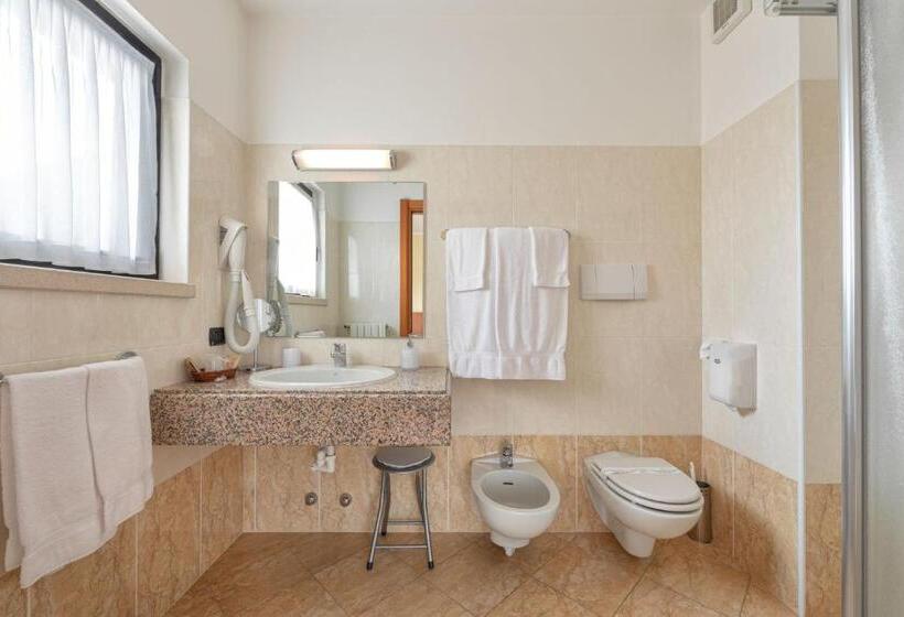 اتاق استاندارد سه تخته با بالکن, Postumia