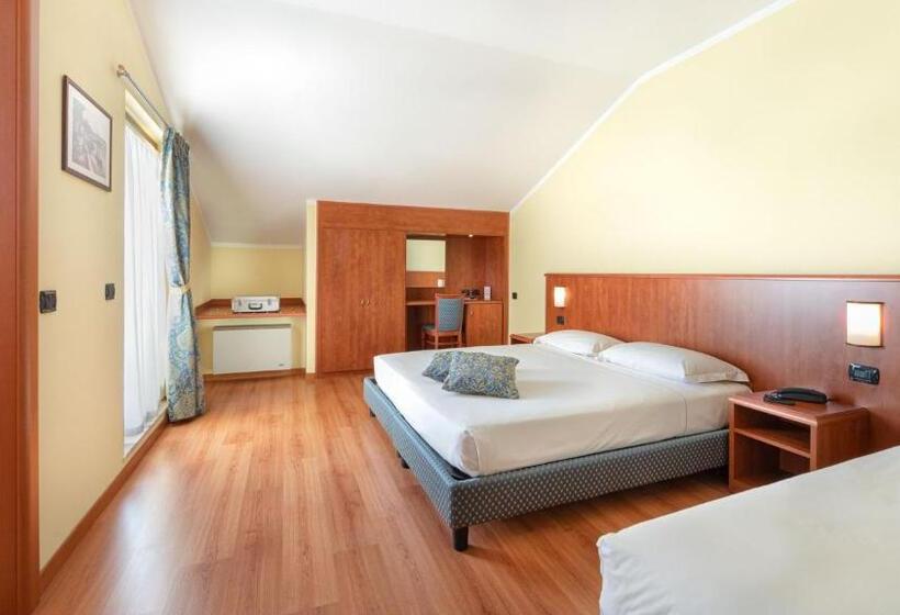 اتاق استاندارد سه تخته با بالکن, Postumia