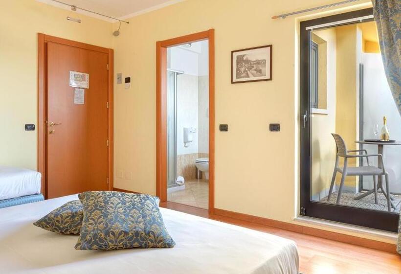 اتاق استاندارد سه تخته با بالکن, Postumia