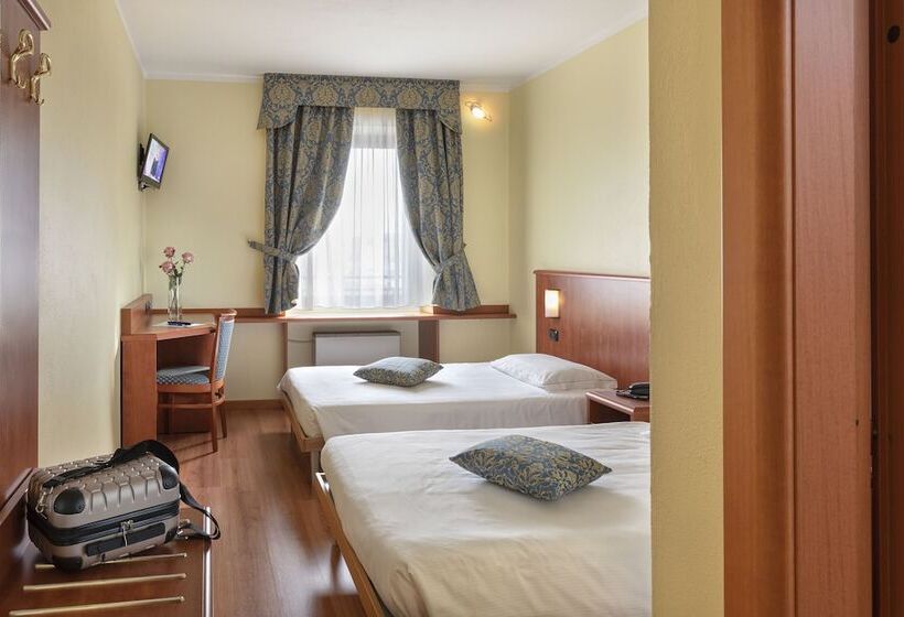 اتاق سوپریور, Postumia