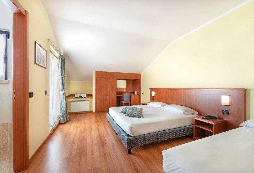 اتاق استاندارد سه تخته با بالکن, Postumia