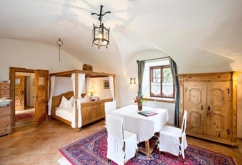 جناح, Schloss Thannegg