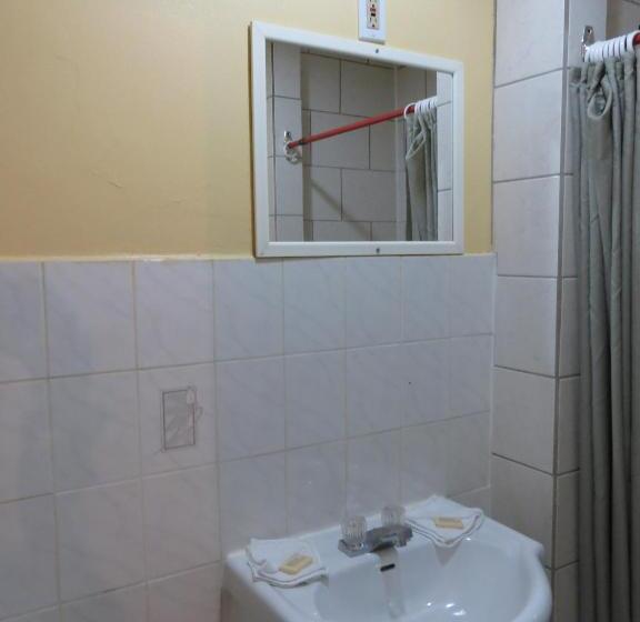 غرفه قياسيه سريرين مزدوجين, Star Inn By Elevate Rooms