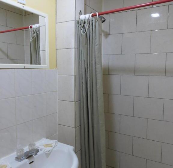 غرفه قياسيه سريرين مزدوجين, Star Inn By Elevate Rooms