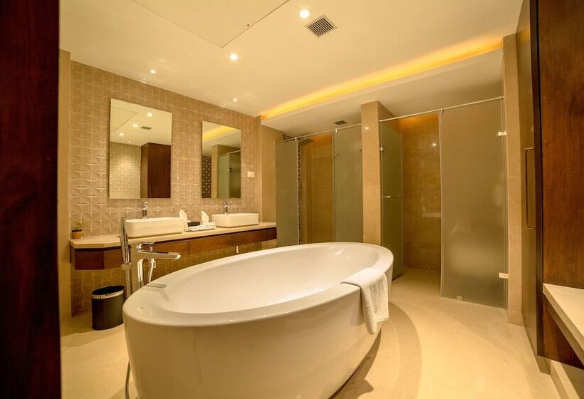 Suite Real, The Lagoona Resort