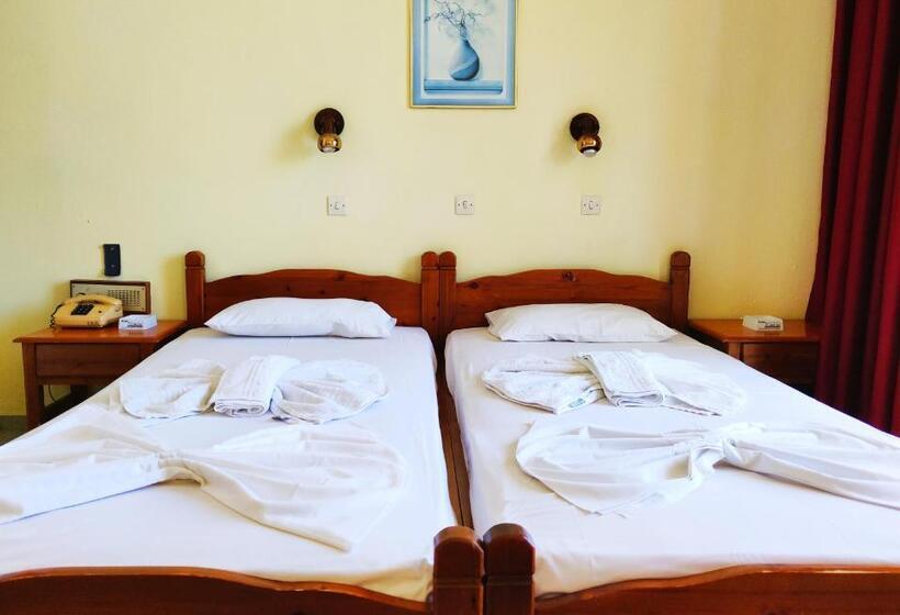 Трехместный Номер Стандарт с Балконом, Titania Hotel Karpathos