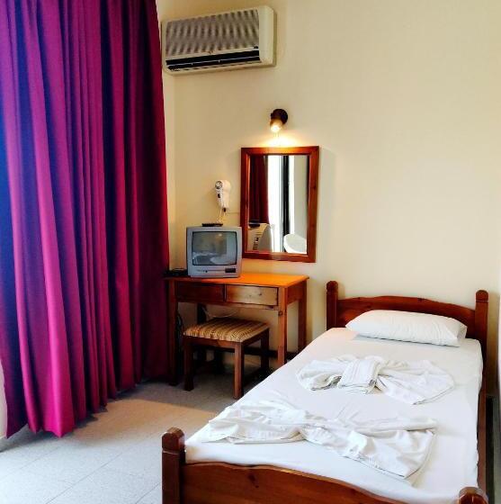 חדר סטנדרט לשלושה עם מרפסת, Titania Hotel Karpathos