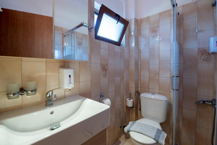 标准间侧面带海景, Katerina