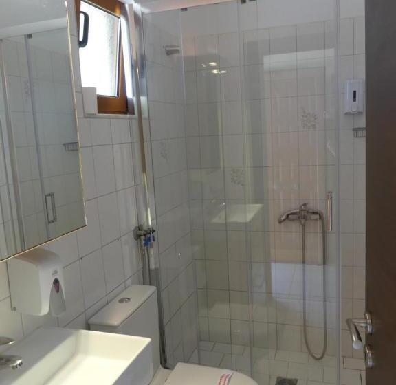 חדר משפחתי, Katerina