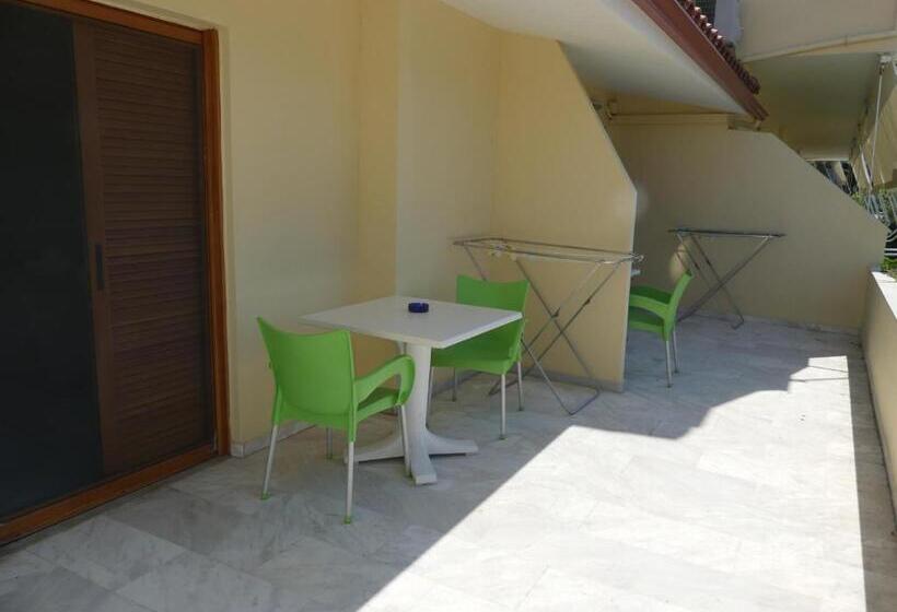 Quarto Estandar com Terraço, Katerina