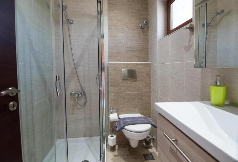 标准间侧面带海景, Katerina