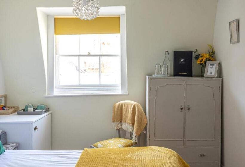 غرفة أساسية, The Wadham