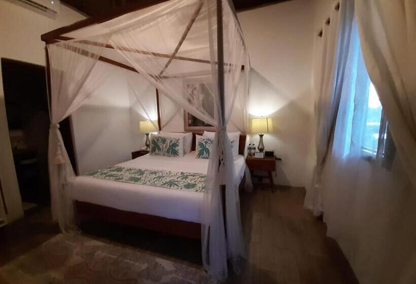 מיטת קינג בסוויטה, Toto Blue Hotel Boutique