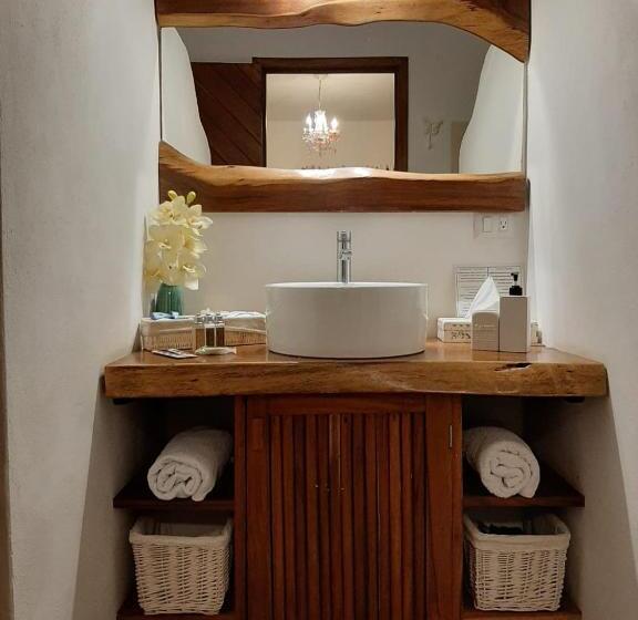 מיטת קינג בסוויטה, Toto Blue Hotel Boutique