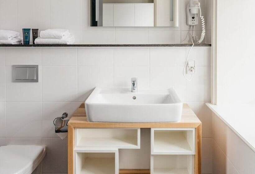 جناح, Yays Amsterdam Maritime By Numa