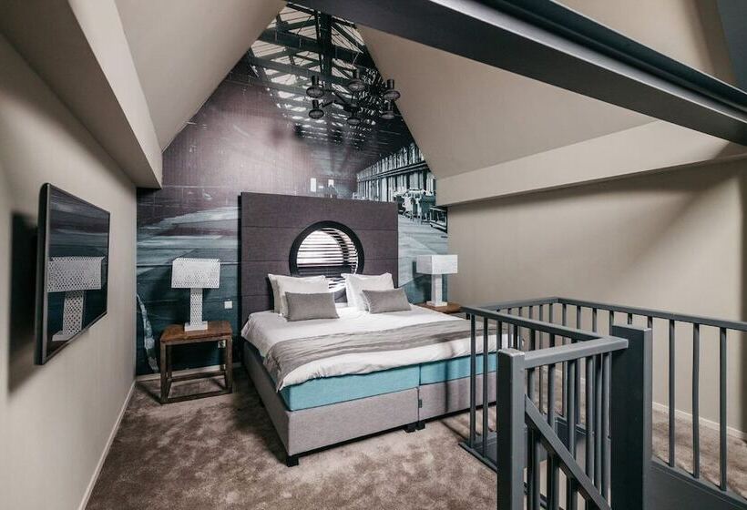 جناح, Yays Amsterdam Maritime By Numa