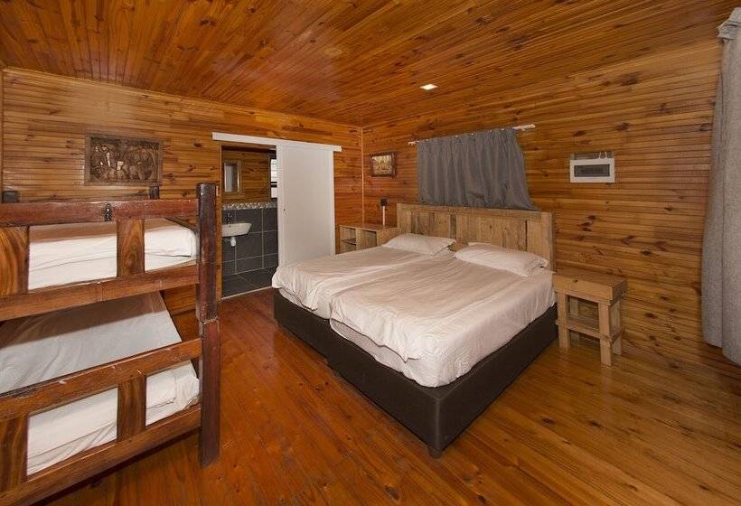 Семейный Номер, Lungile Backpackers Lodge