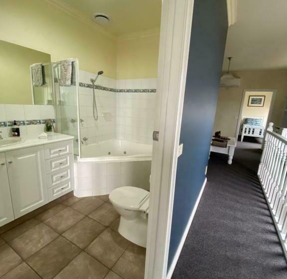 استودیوی استاندارد, Banyan Place