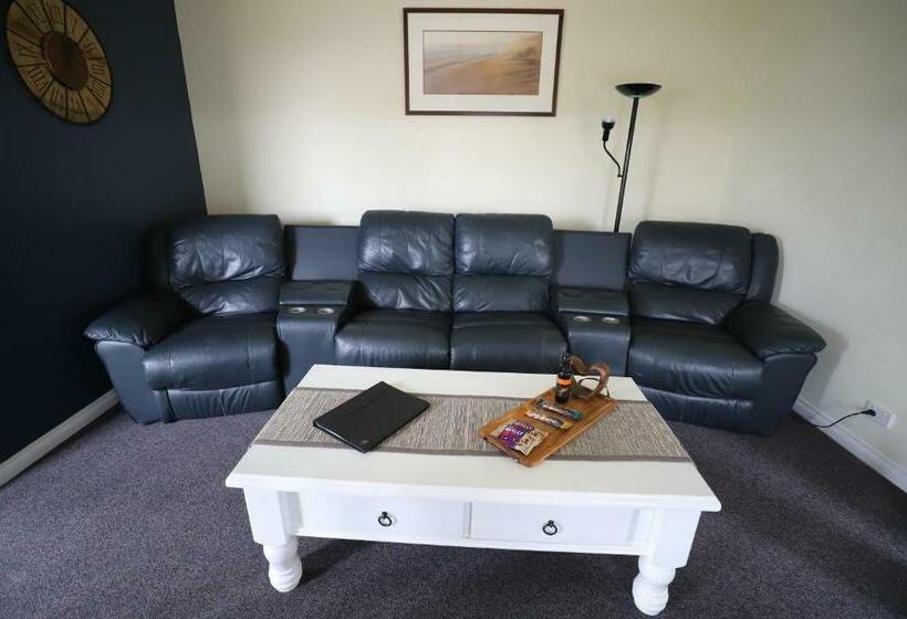 استودیوی استاندارد, Banyan Place