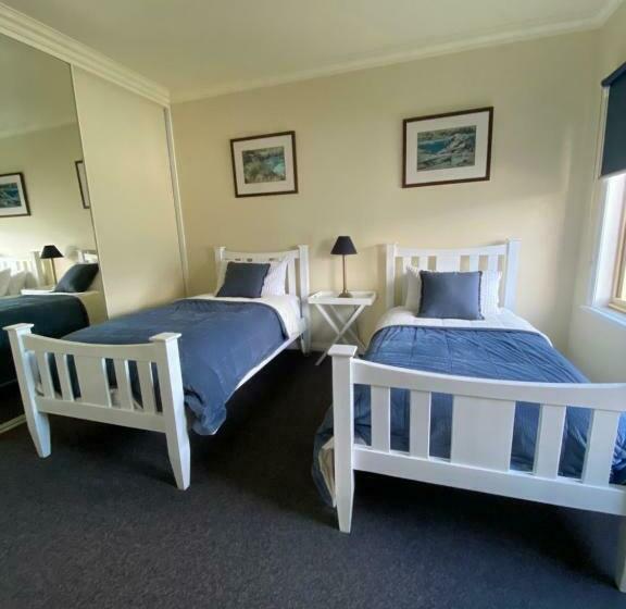 استودیوی استاندارد, Banyan Place