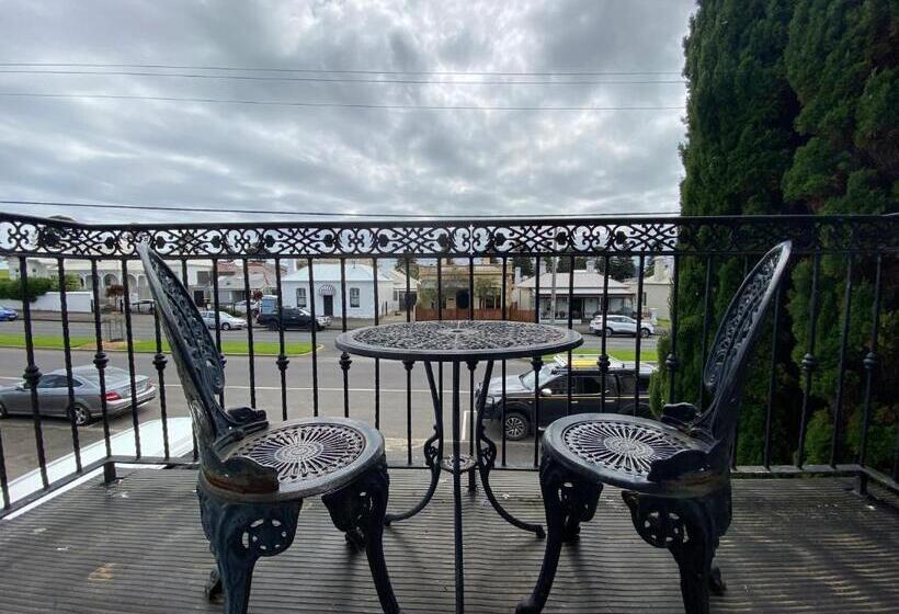 استودیوی استاندارد, Banyan Place