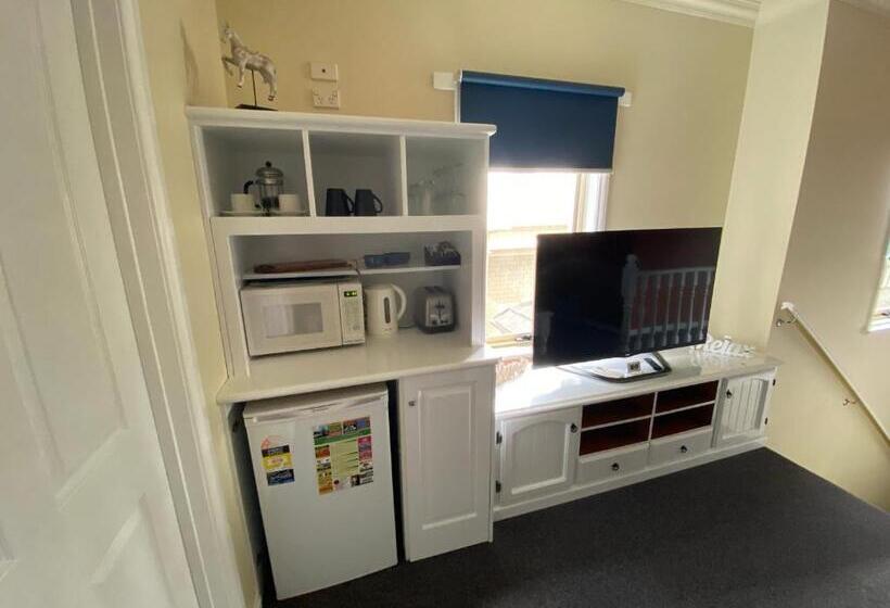 استودیوی استاندارد, Banyan Place