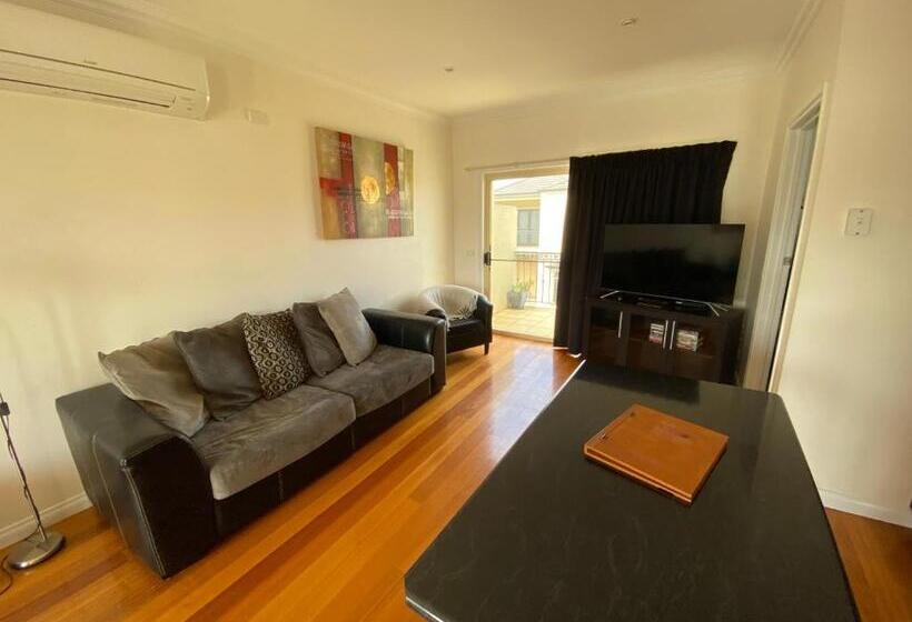 آپارتمان 1 خوابه, Banyan Place