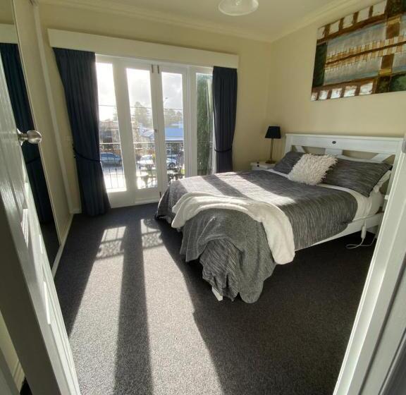 استودیوی استاندارد, Banyan Place