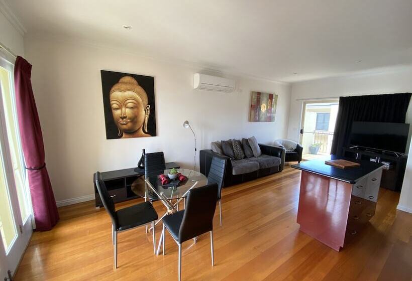 آپارتمان 1 خوابه, Banyan Place