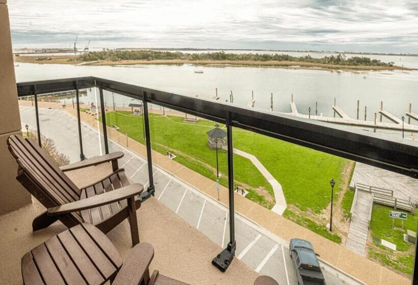 Люкс Кровать Кинг, Bask Hotel At Big Rock Landing