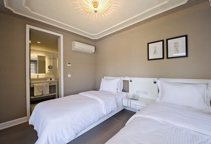 Superior suite with pool view, Samira Exclusive Hotel & Apartments