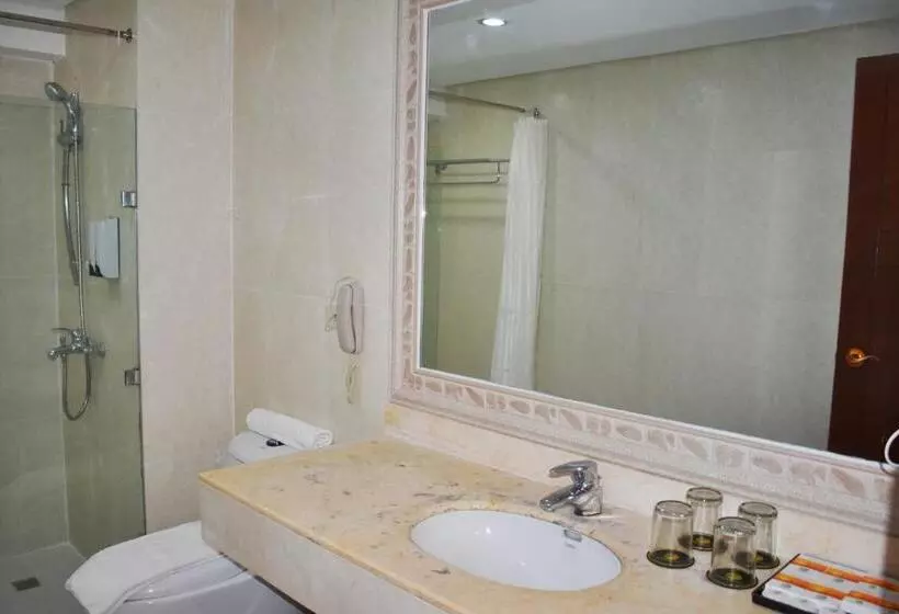 اتاق خانوادگی, Golden Phoenix Hotel Boracay
