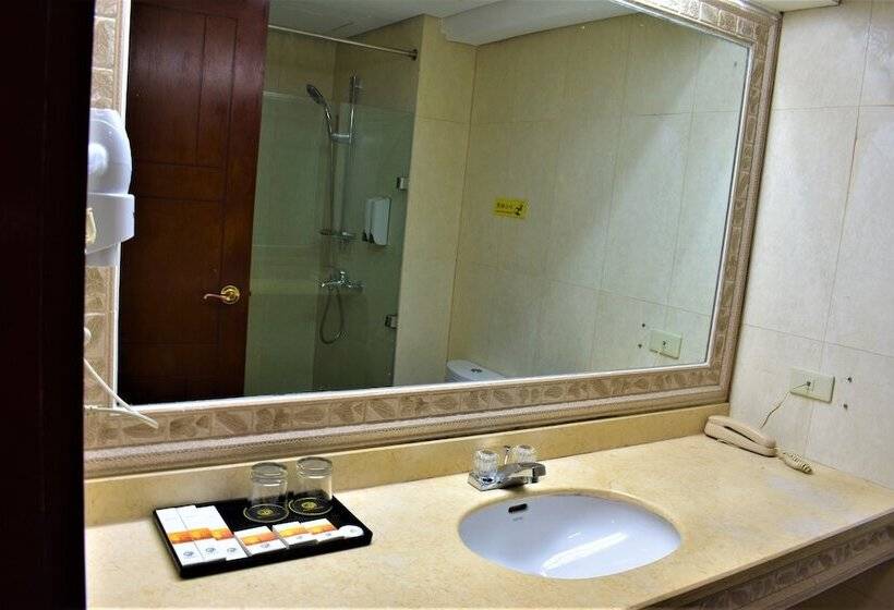 اتاق لوکس با تخت بزرگ, Golden Phoenix Hotel Boracay