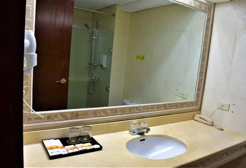 اتاق خانوادگی, Golden Phoenix Hotel Boracay