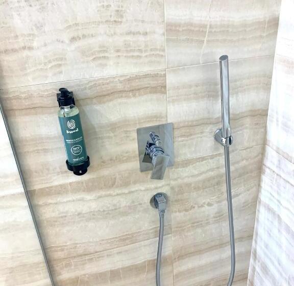 スタンダードルーム, Aulona