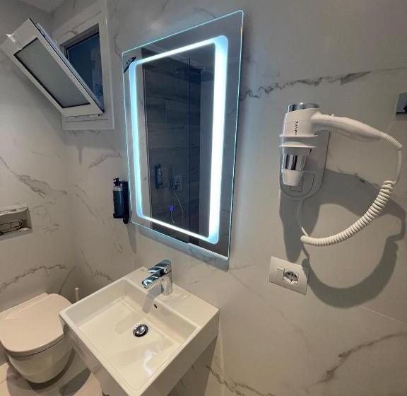 スタンダードルーム, Aulona