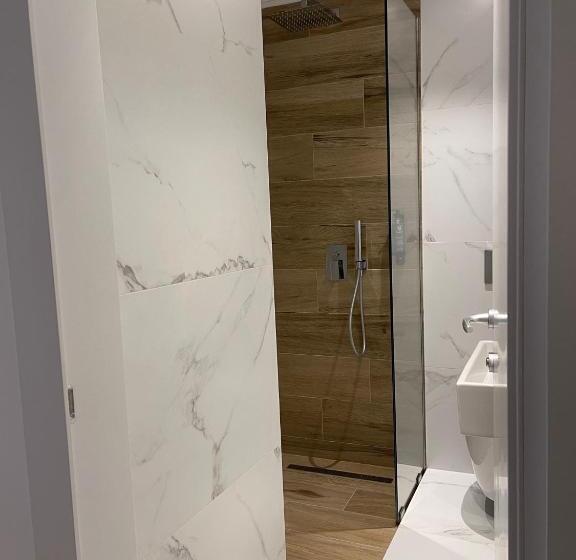 スタンダードルーム, Aulona