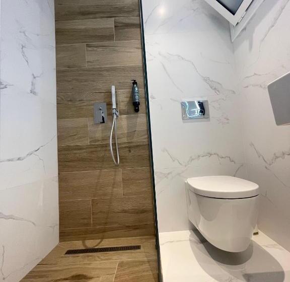 スタンダードルーム, Aulona