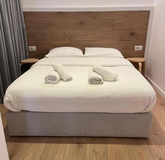 スタンダードルーム, Aulona