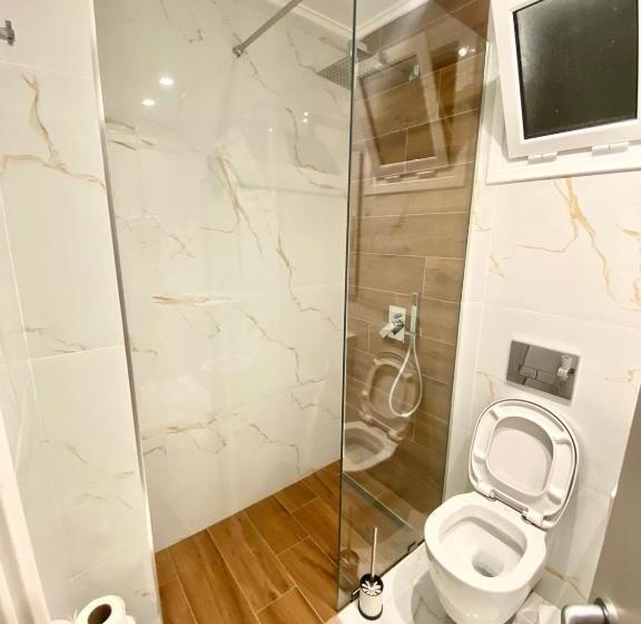 スタンダードトリプルルーム, Aulona