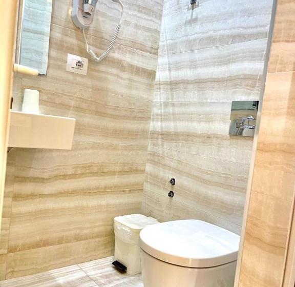 エコノミートリプルルーム, Aulona