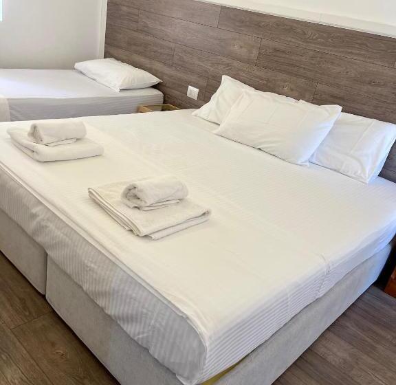 エコノミートリプルルーム, Aulona