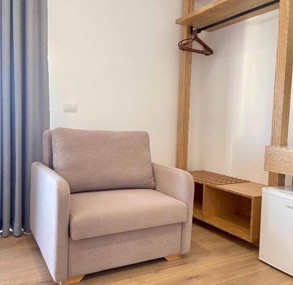 バルコニー付きスタンダードトリプルルーム, Aulona