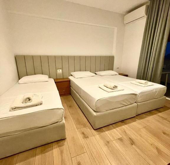 バルコニー付きスタンダードトリプルルーム, Aulona